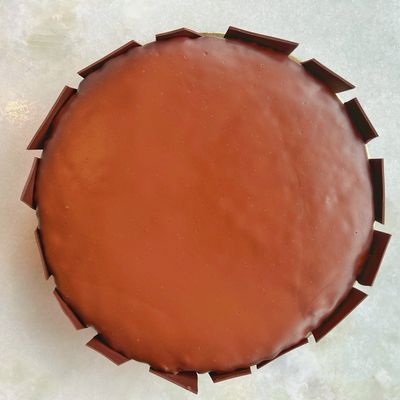 vegan chocolate cake, 7”