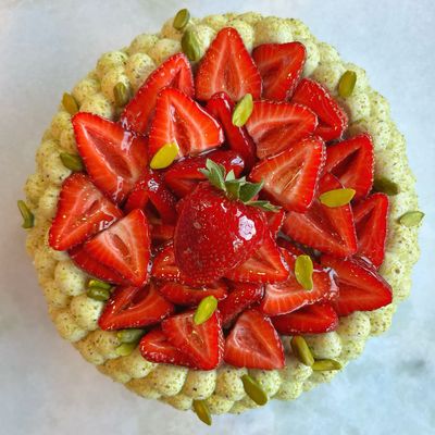 MDAY26 strawberry pistachio pavlova, 8”