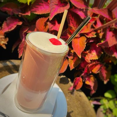 “raspberry” chocolate frappé