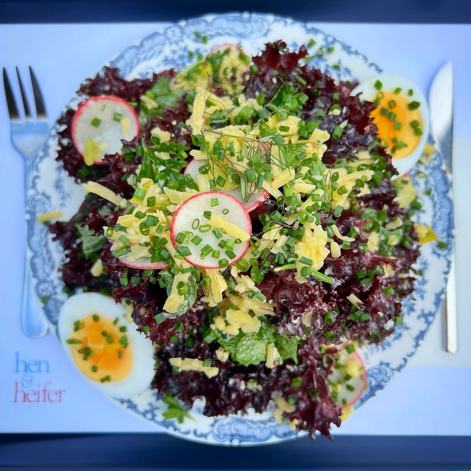 a lovely salad with herbs COLD TO GO