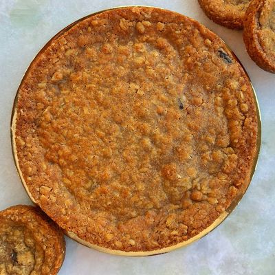 CHRISTMAS oatmeal raisin party cookie, 7”