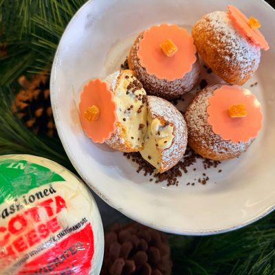 CHRISTMAS cream puff: CANNOLI