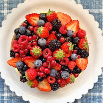mixed berry fruit tart, 7”