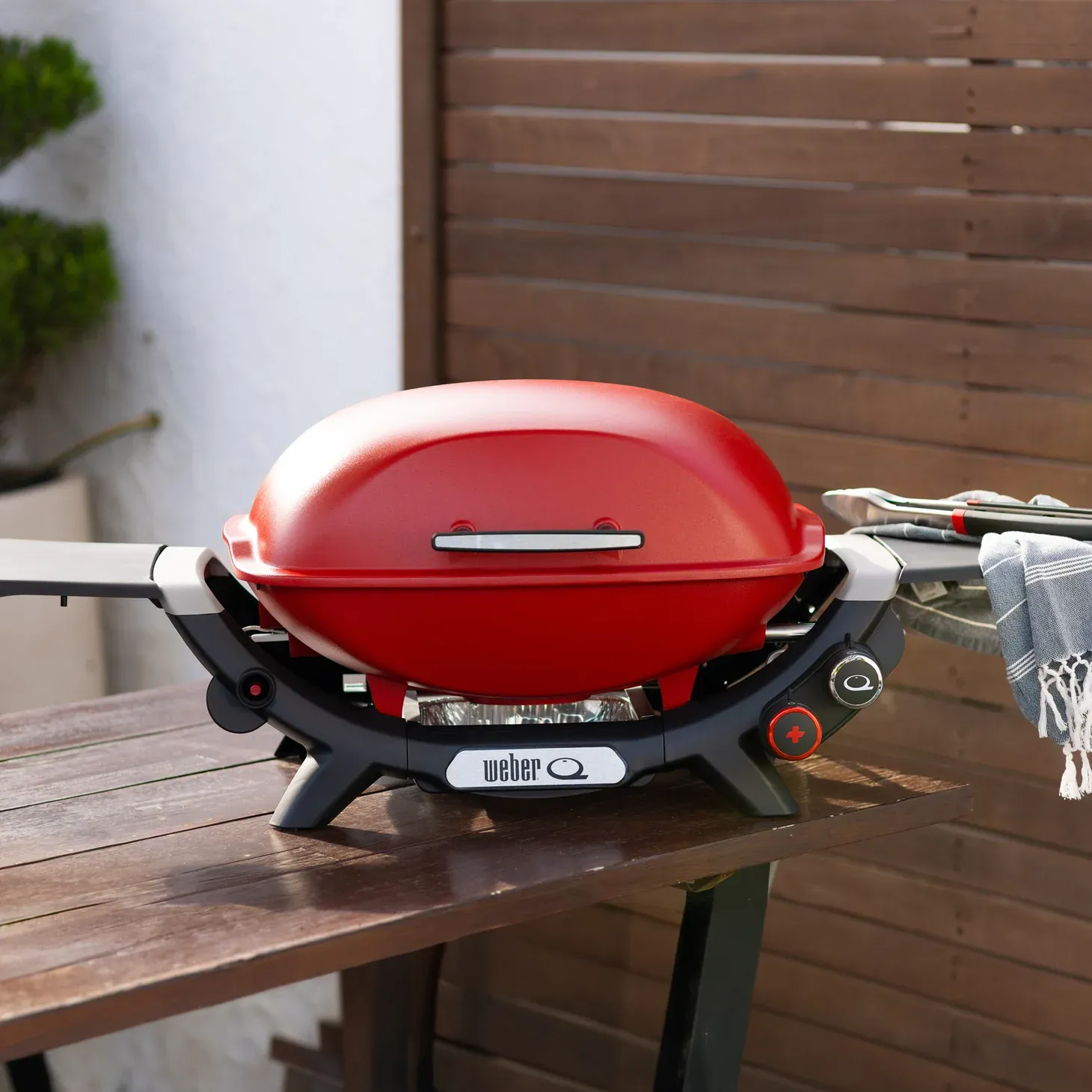 Weber Q2600 N+ (RED) Weber Q2600 N+ (RED)