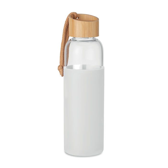 Botella de vidrio con funda de silicona y tapa de bambú con asa de algodón. 500 ml. Botella de vidrio con funda de silicona y tapa de bambú con asa de algodón. 500 ml.