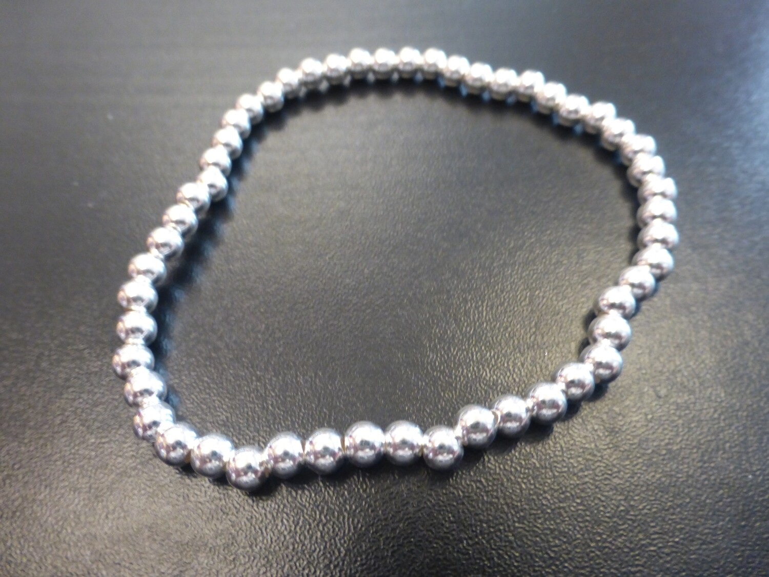 Bracelet en petites perles d'argent boules  3,5 mm, sur élastique