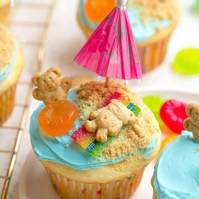 Summer Fun Cupcake Decorating