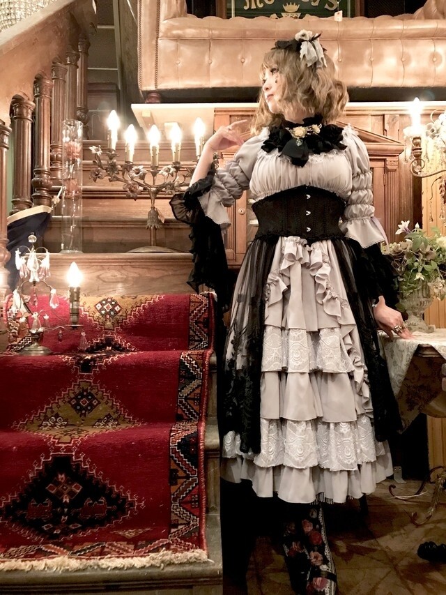 Tulle lace over skirt