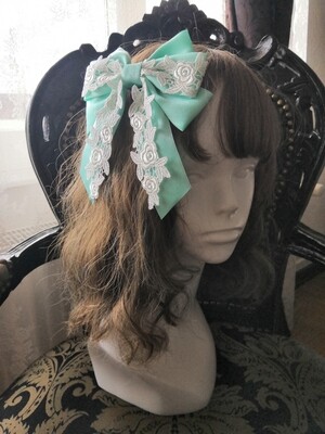 Ribbon hair accessory with flower lace