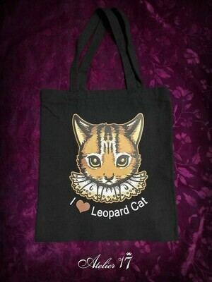Finding Leopard cat tote bag