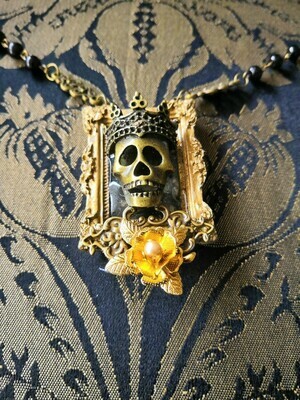 Shakespeare Death necklace