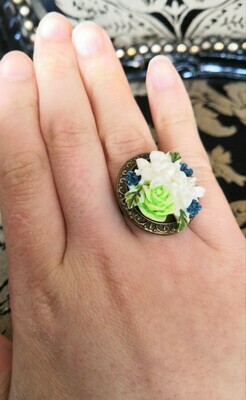 Flower bouquet ring