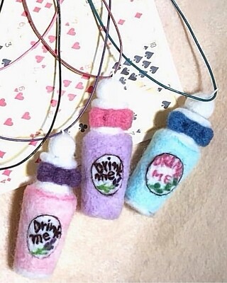 "Drink me'' bottle necklace
