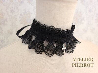 Cross lace choker