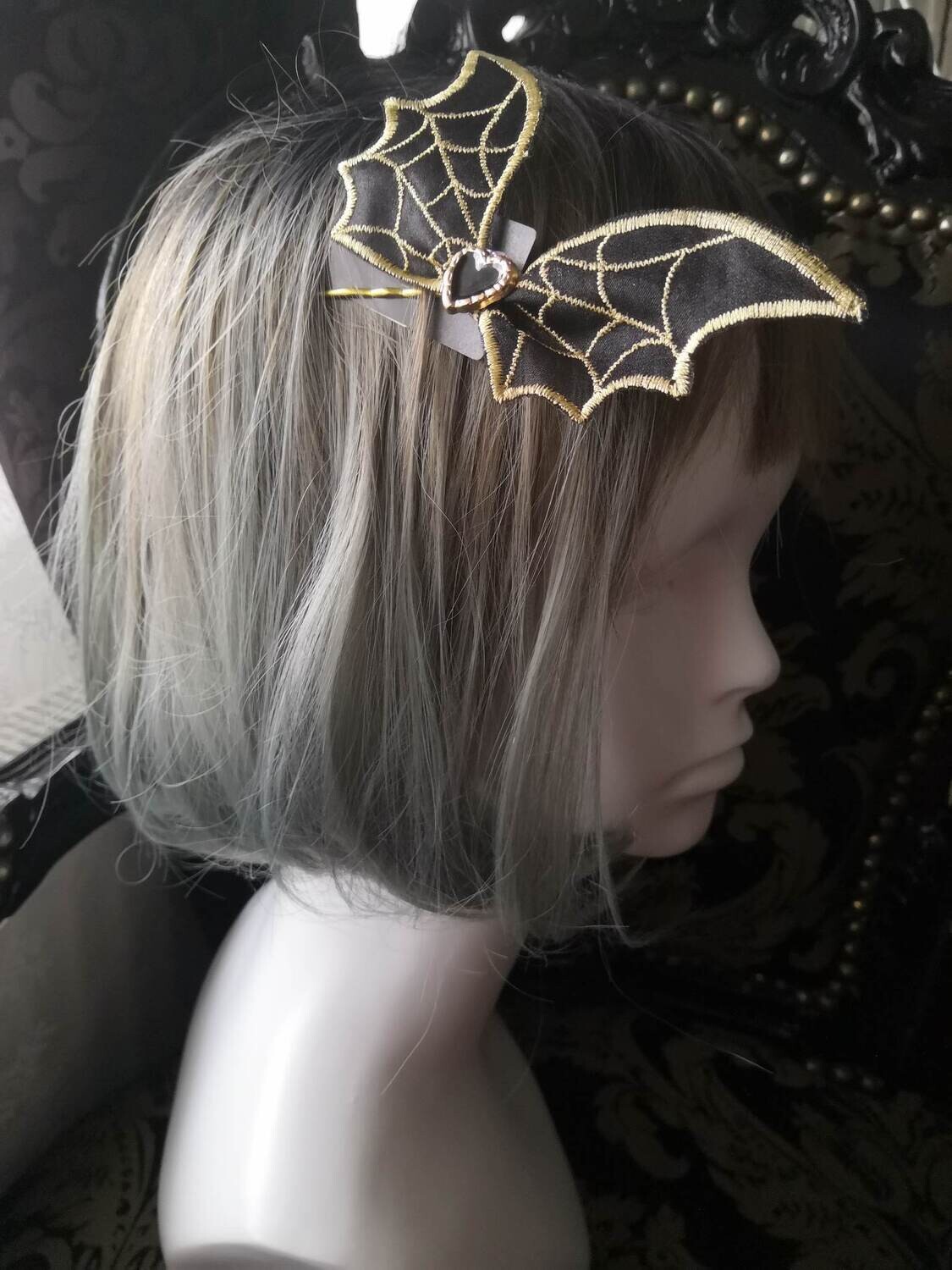 Bat hair pin, Type: Heart