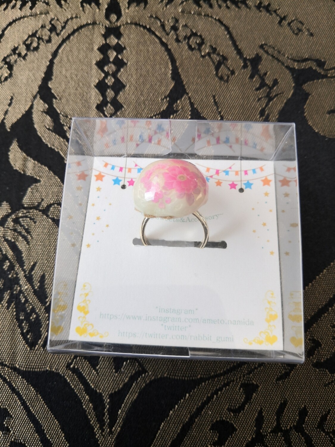 Strawberry ring (flower motif)