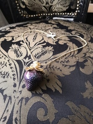 Dark Queen flower Strawberry necklace