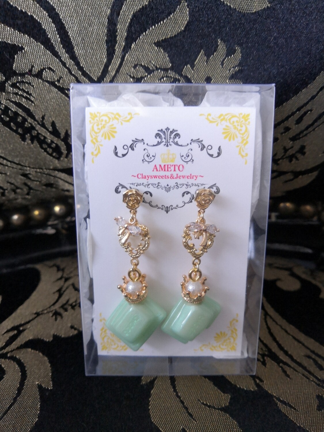 Crown chocolate piercing