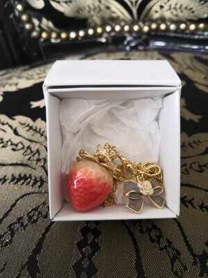 Queen strawberry necklace white flower ribbon