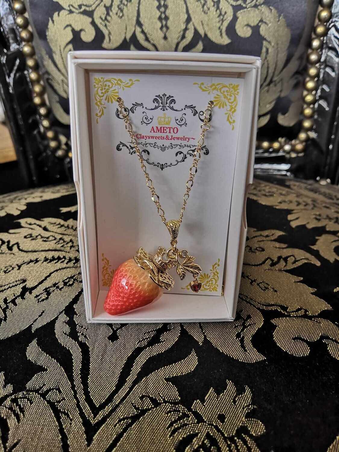 Queen strawberry necklace leaf charm, Color: Pure red