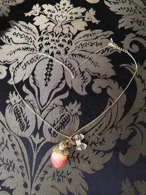 Queen strawberry necklace white flower ribbon