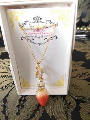 Queen strawberry necklace zirconia butterfly