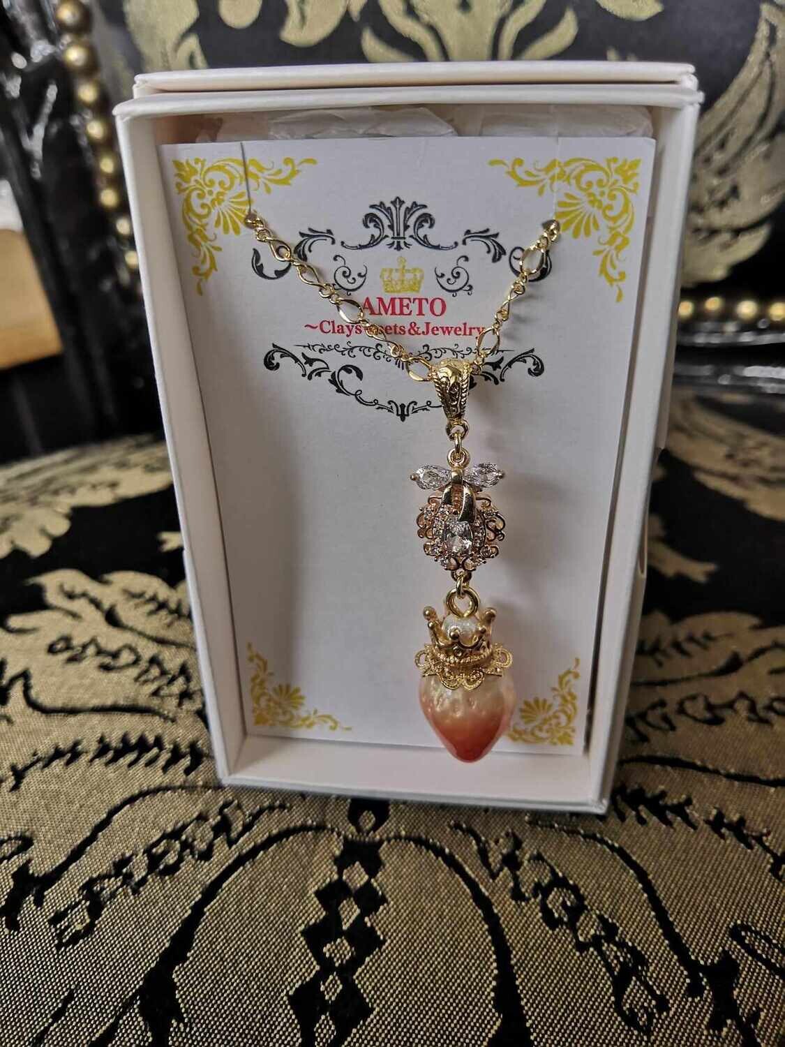 Queen strawberry necklace zirconia charm and ribbon, Color: Pure red