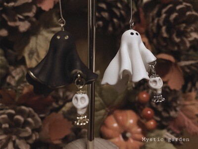 "Who are you?" Wandering ghost earring Skull lamp