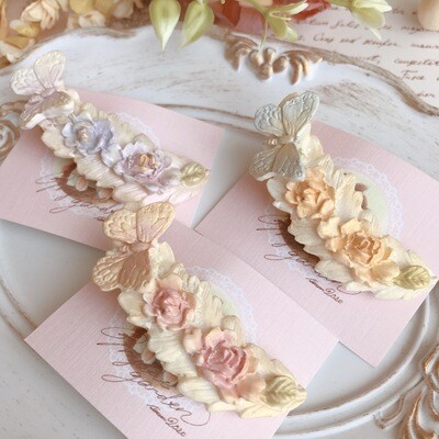 In a corner of the Paradise hair clip
