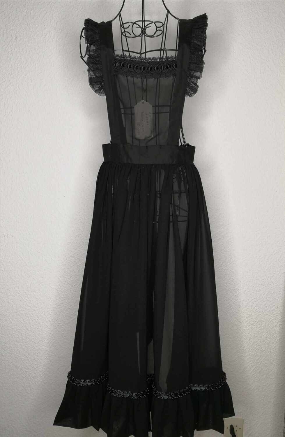 Black lace tablier