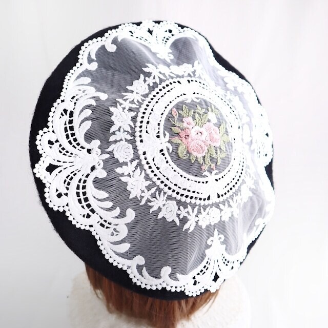 Wisley beret, Color: Black x white lace