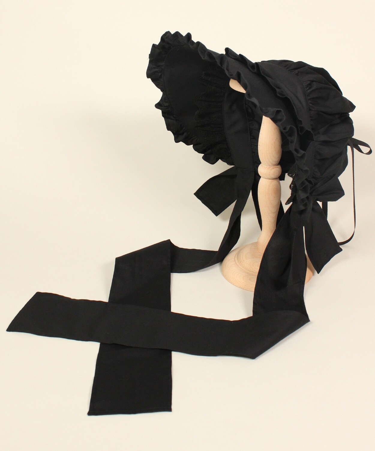 ​Frilled Bonnet with Ribbon