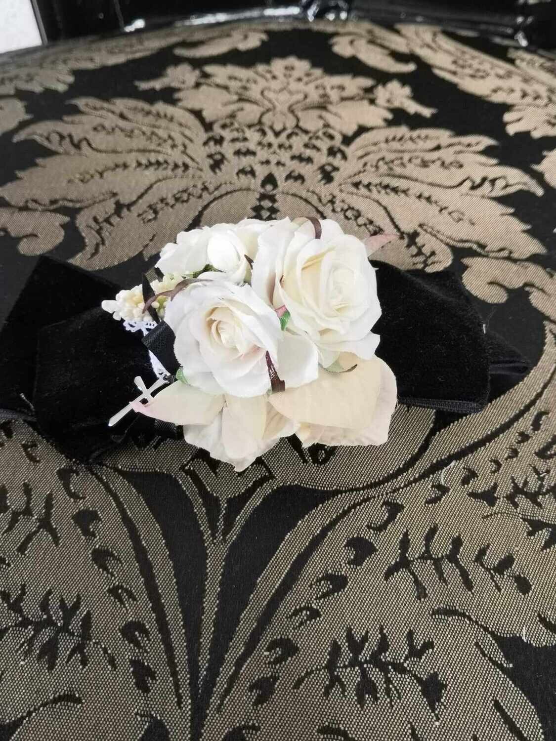 Black velour ribbon white rose corsage, Size: Big