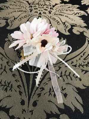 Marguerite corsage