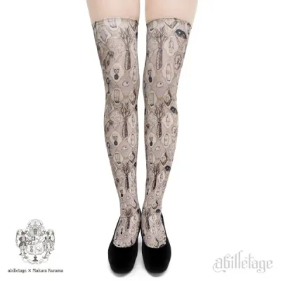 The Collector's Passage Over knee high socks Blanc