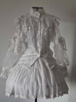 Lace embroidery blouse white