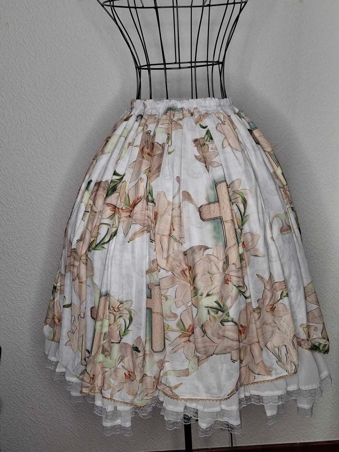 Lily cross Skirt with white underskirt
