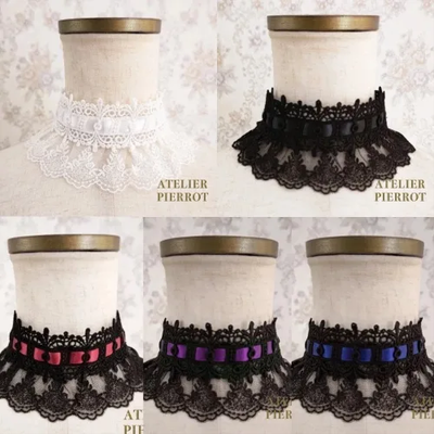 Ladder lace choker