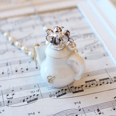 Tea pot necklace