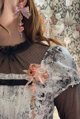 Earrings - Dainty Reverie -