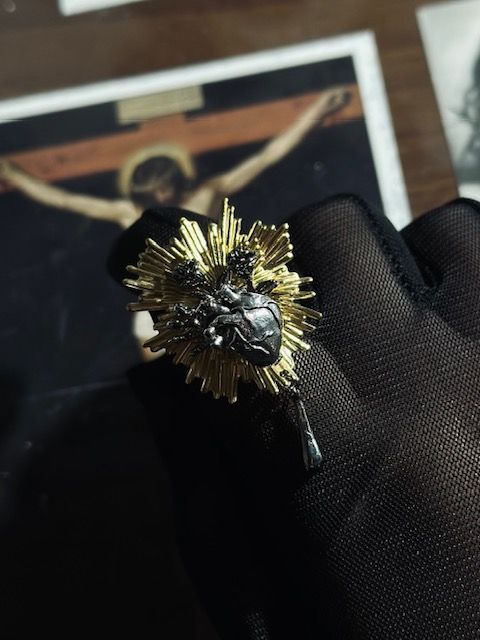 Seizing Heart ring