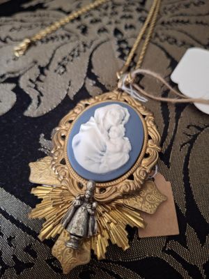 Halo Cameo pendant Big size