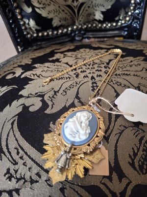 Halo Cameo pendant Big size