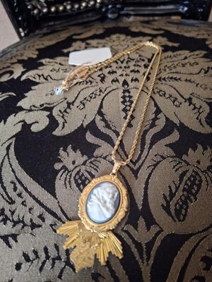 Halo Cameo pendant Small size