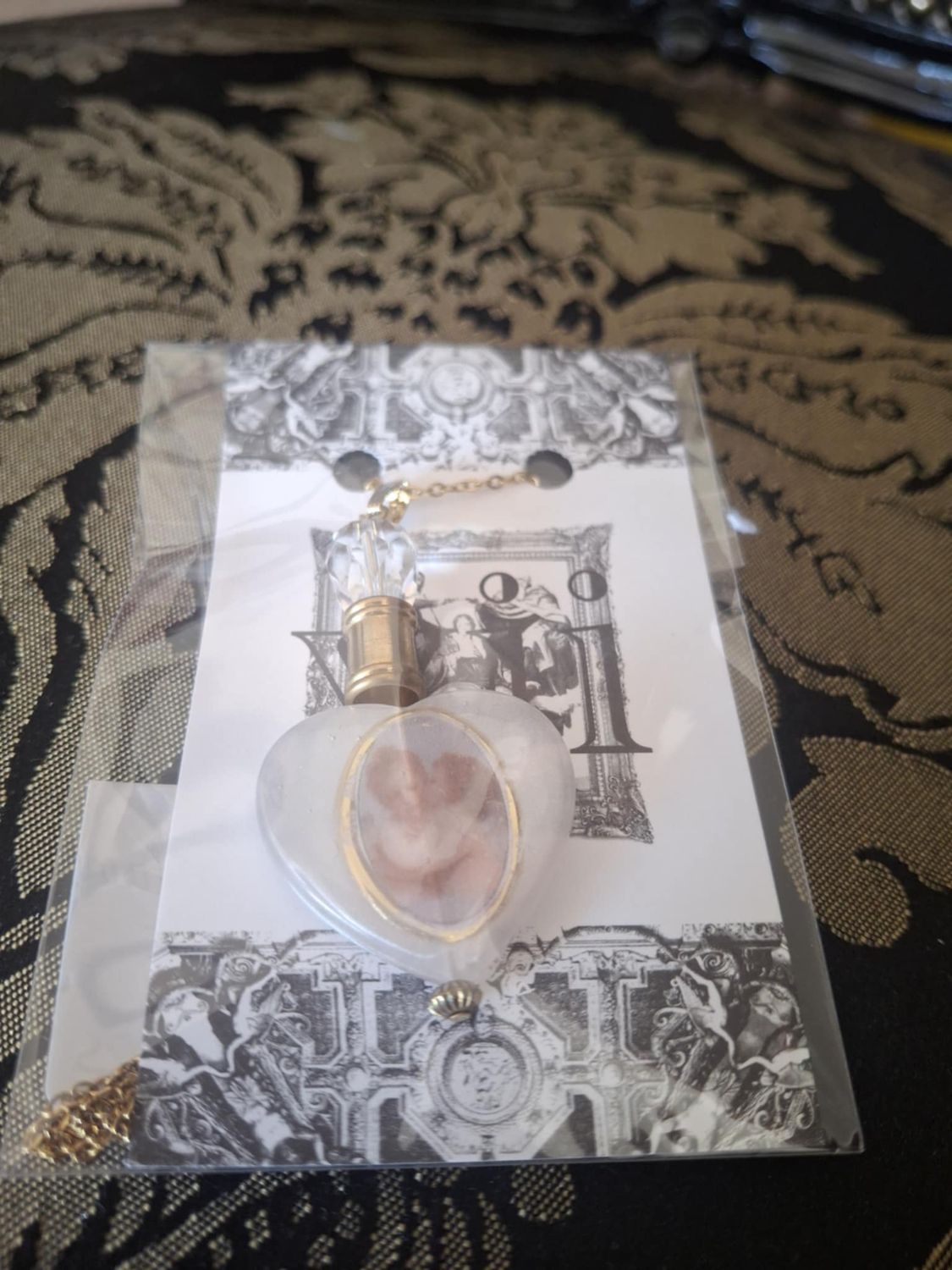 Angel&#39;s Perfum pendant