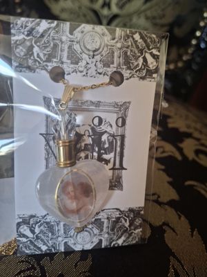 Angel's Perfum pendant