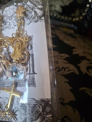 Medal's Pray piercing