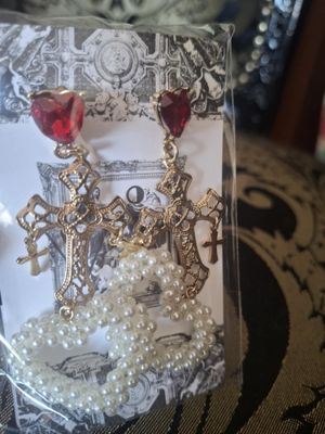 Brightly Pray piercing