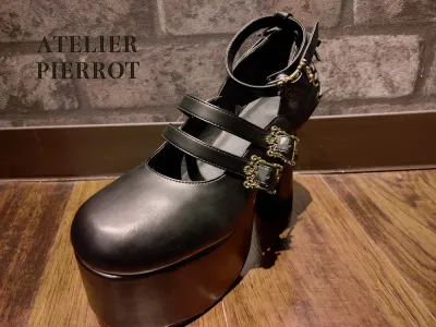 Antique gold frame pumps