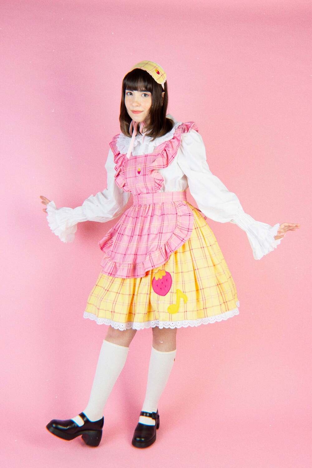 Happy tartans apron Eiko pink